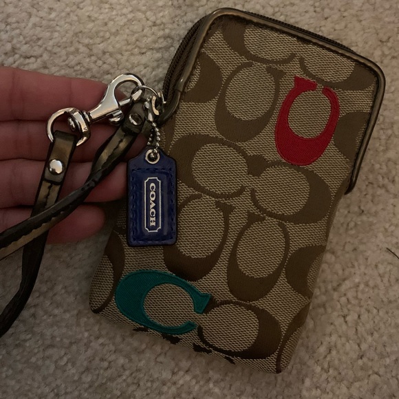 Vintage!! Coach wristlet with credit card slots - Picture 3 of 6